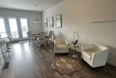 Image de Beautiful Townhouse!