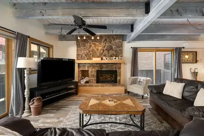 Image de Lazy Bear, Ac, Private Hot Tub& Sauna, Community Pool, Winter Shuttle