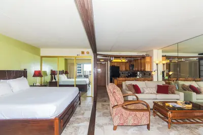 Image de Experience the beauty of Waikiki from Ilikai Tower!