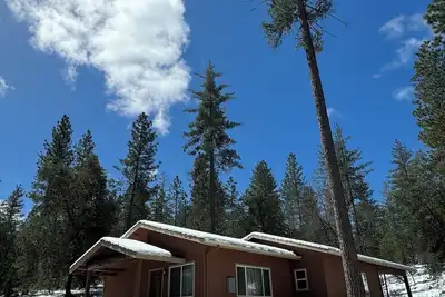 Image de Full house near Yosemite National Park, with spacious rooms and Mountain views.