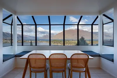 Image de Qt Paradise: Panoramic Views & Elegant Comfort