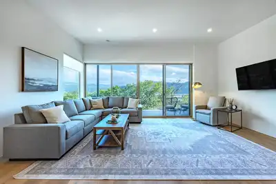 Image de New Luxury Townhouse, River View, Steps to Downtown!