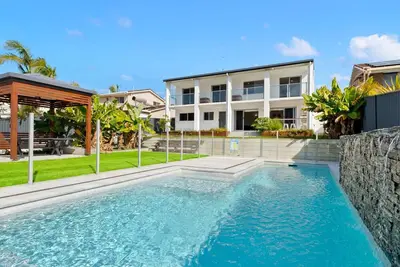 Image de 4 bedroom fabulous home on canal