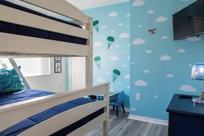 Image de New! Themed rooms, Heated pool with private fenced yard, Pet friendly!