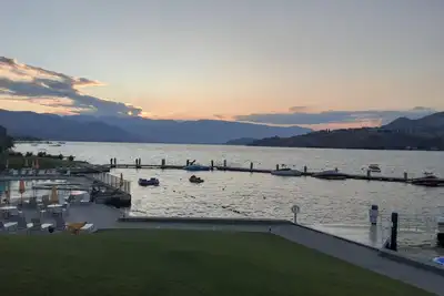 Image de Awesome 1 bedroom Lakefront Condo!