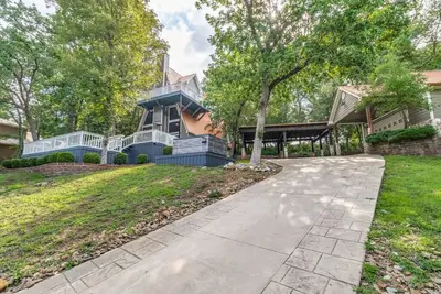 Image de Copper Top - Hot Tub, Fire Pit, Game Room, Patio, Lakeview