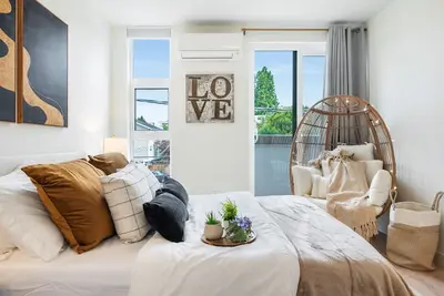 Image de Perch - Howell Haven 19: Walk to Local Favorites | Chic Caphill Stay