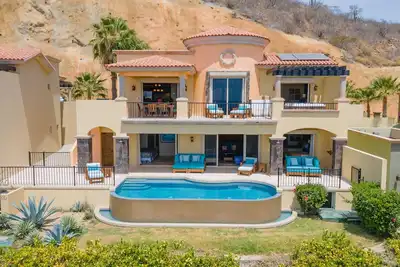 Montecristo Luxury Estates Villa