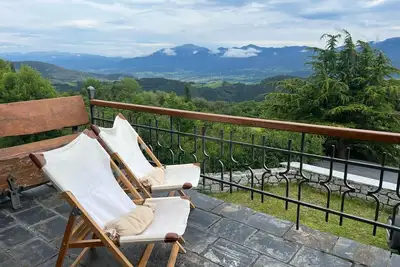 Image de Maison surplombant le massif du Cadí-Moixeró, traditionnelle des années 70 avec
