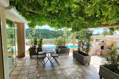Image de Propriété de campagne, piscine et vue