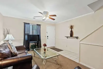 Image de City Access Retreat with Wi-Fi & 2 TVs