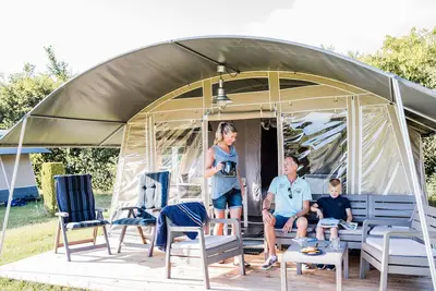 Image de Belle tente lodge dans un camping près de la plage