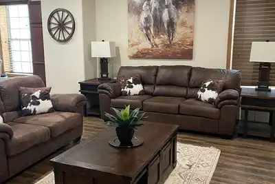 Image de Old West themed 2 Bedroom Apartment Downtown close to all tourist attractions