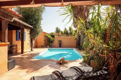 Image de Villa type tropezienne 350 m des plages, piscine et spa privée