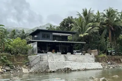Image de 2 stores Prefab Container Vacation Home-Mountain View w\/ river access