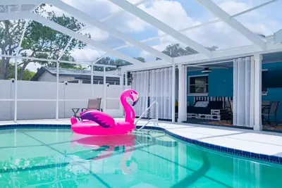 Image de Heated Pool House <5 Min to Beaches Sleeps 12
