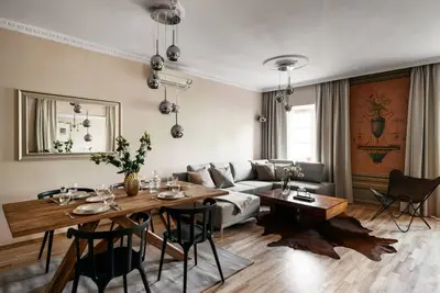 Image de Sławkowska 6\/13 -. . . · Historic apartment with antique fresco at Main
