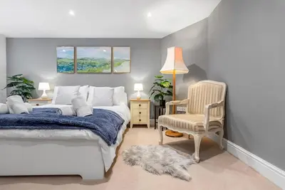 Image de Brewery View | Central| Close to restaurants | 2 Bed | Stylish Apt | Lift | Unique