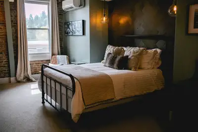 Image de Entire Hotel at The Jacksonville Inn | Sleeps 18