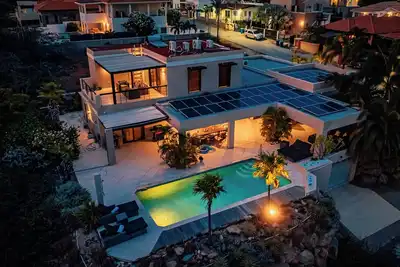 Hillside Retreat brings together picturesque views with a magnificent island backdrop.