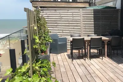 Image de Penthouse lumineux, terrasse de 40 m2 Sud Ouest, vue latérale mer,