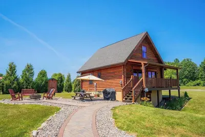 Image de Cabin Otisco • Lake Views, Fire Pit & Pool Table
