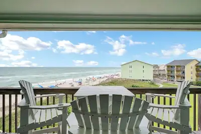 Image de 738 Surf Condo - 2br 2ba Sleeps 6 Oceanfront - Awesome Community Pool w/ Fitness