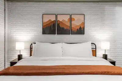 Image de New Remodeled Townhome Blocks From Yellowstone Otters Den