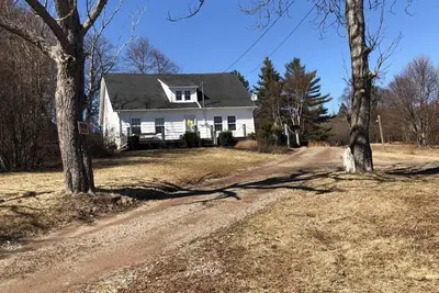Image de House with Hot tub and fire pit sleeps 12 handy Charlottetown and beaches