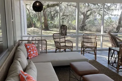 Image de Low Country Living at its best in Coffin Point Cottage on the water