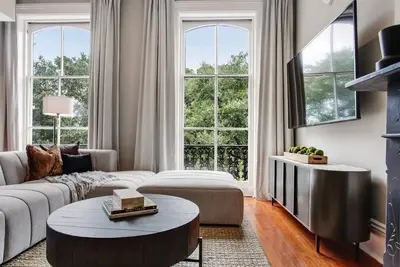 Image de Glowing Southern Restoration