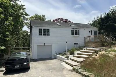 Image de Hamptons Eco-Home - 5 minutes from the beach!
