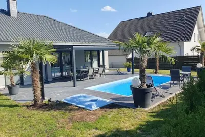 Image de GroĂźzĂĽgige Wohnung mit Terrasse