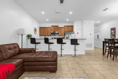 Image de 4 Bedroom/ 3 Bathroom/ Paradise Palms (8953bp)