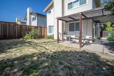 Image de Beautiful & convenient 3 bedroom\/2. 5 bath home