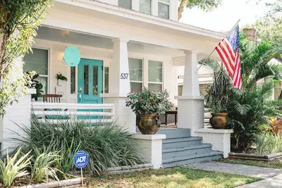 Image de Entire historic downtown guest house: 9 Br!