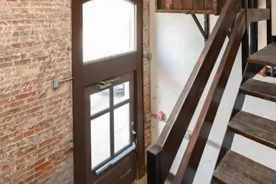 Image de Downtown Apartment in Historic Scripture Building on the Square