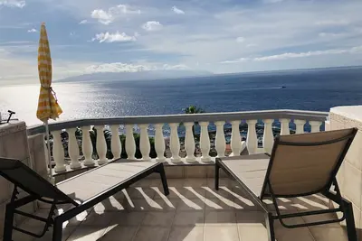 Sunny studio with breathtaking sea view from spacious terrace