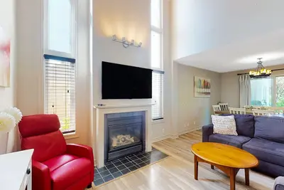Image de The Mountains are Calling, Unit 105 | Townhome in The Blue Mountains