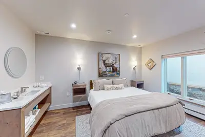 Image de Ski-in/ski-out, second-floor studio with pool, hot tubs, gym & sauna