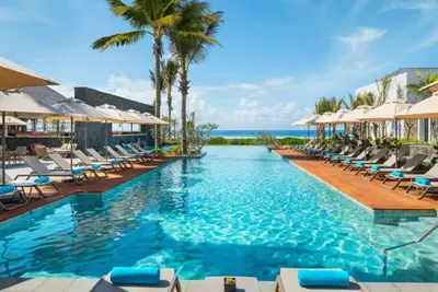 Image de Beach Break in Mauritius! 3 Luxurious Units, Free Parking, Pool, Beachfront!