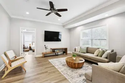Image de Luxury New Tranquil Retreat-Walk to Waterfront