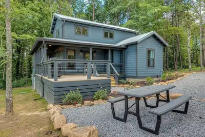 Image de Modern cozy lakeview retreat for 6 close to hiking, Sewanee, and the Caverns