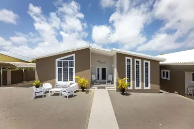 Image de Villa Ambrosia is a beautiful recently renovated large villa with a jacuzzi