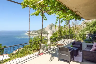 Appartement confortable à Omis avec.