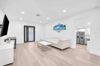 Image de Stylish and Remodeled 3br House