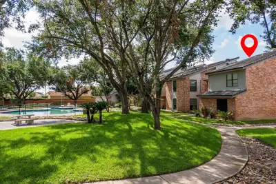 Image de Texas-Sized Comfort w\/ Pool Near Dhr- Sleeps 14