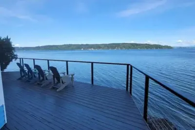 Image de Ocean Front Tranquility, Rainier View, Big Deck
