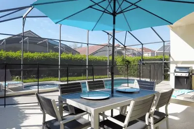 Image de Unique family-oriented villa situated on the gated community of Tuscan Hills