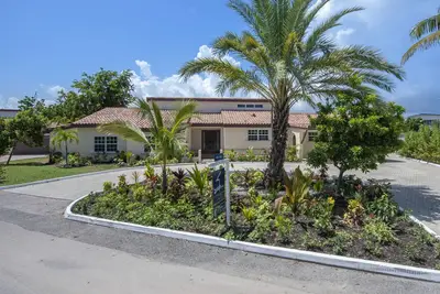 Image de Drake Quay, Governors Harbour Family Home